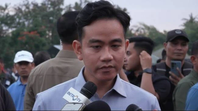 Wakil Presiden Gibran Rakabuming Raka memberikan keterangan pers di Mataram, Nusa Tenggara Barat (NTB), Jumat (1/8/2025).