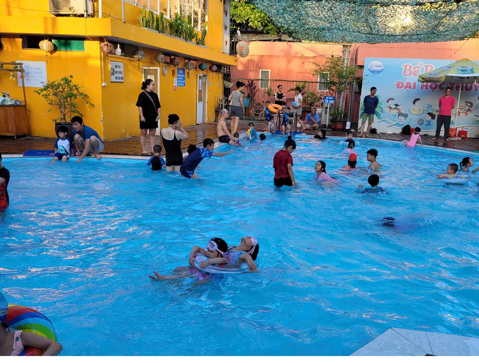 Những bệnh thường gặp khi trẻ đi bơi