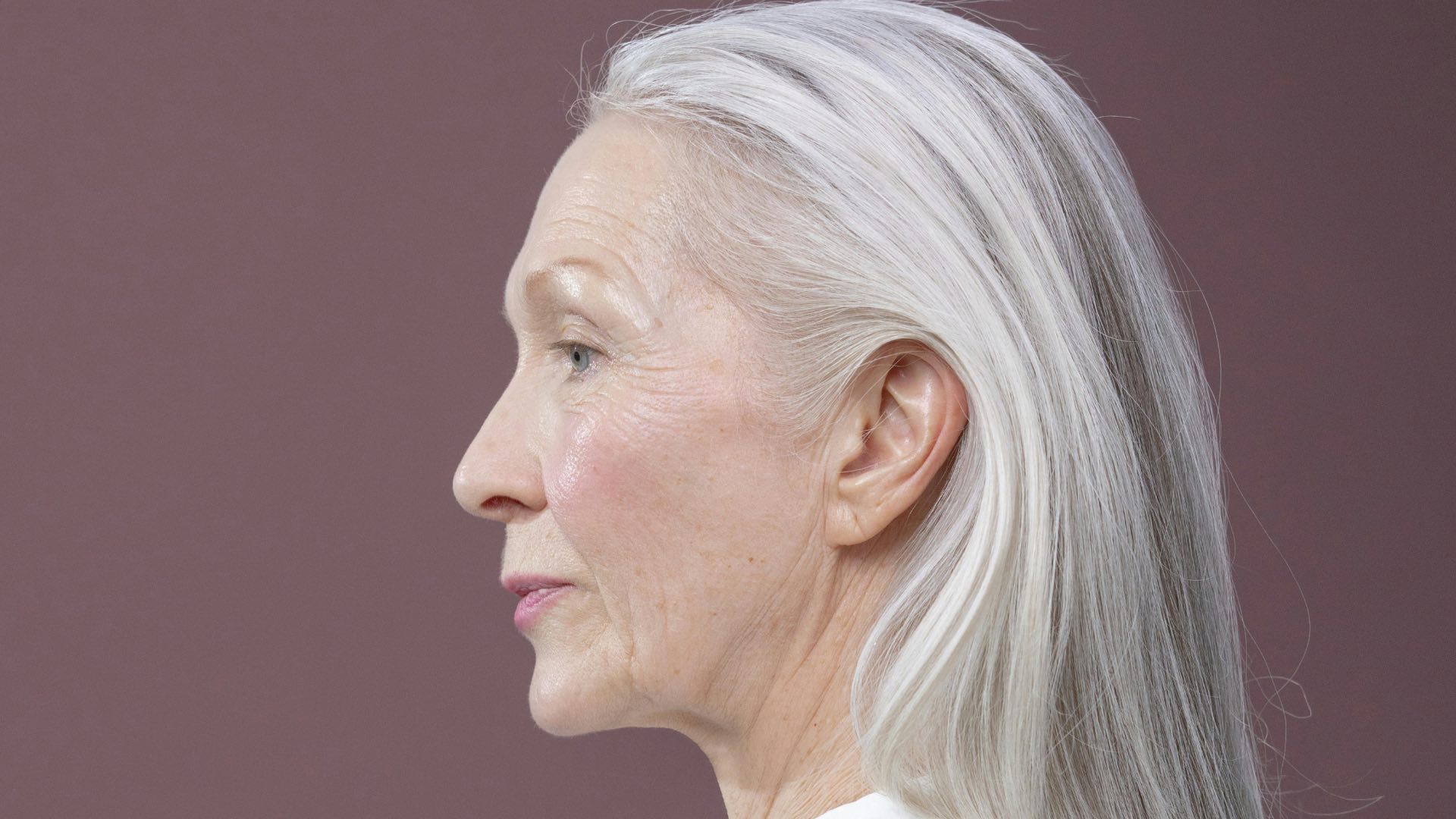 3 pro techniques to maintain your gray roots without dyeing