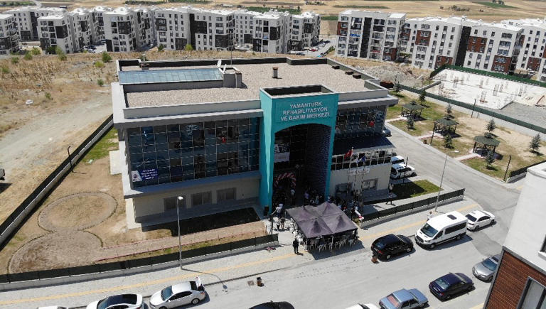 KÜTAHYA’DA YAŞLI VE ENGELLİ GÜNDÜZ YAŞAM MERKEZİ AÇILDI