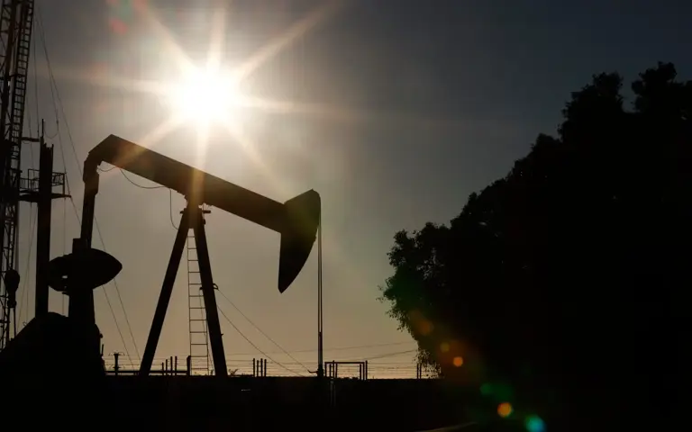 US oil prices up nearly US$3 as Middle East crisis constrains supply