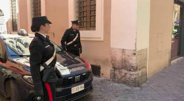 Inseguimento e minacce: 44enne arrestato per tentato rapimento di una bambina