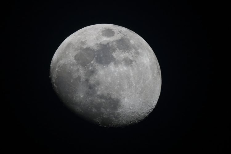 Misteri Awan Debu Bulan Terpecahkan oleh Suhu Ekstrem