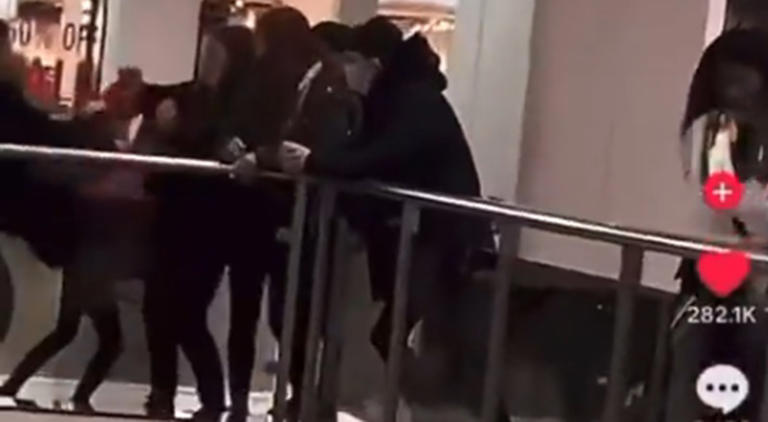 young-white-girl-fights-off-older-teens-at-mall-after-alleged-theft