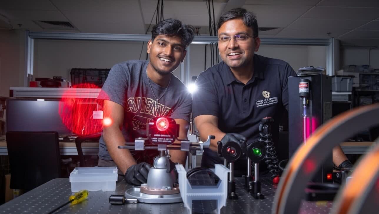 Graduate student Kalyan Tirumalasetty (left) and Assistant Professor of Electrical Engineering Aakash Sahai work on their quantum technology in a lab. (CREDIT: University of Colorado Denver)