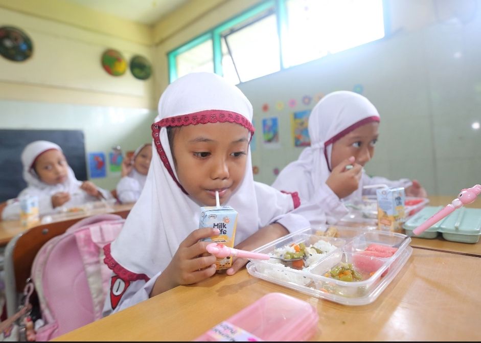 Program Makan Bergizi Gratis Jatim Menjangkau 1,9 Juta Warga, Gubernur Khofifah Tekankan Koordinasi 