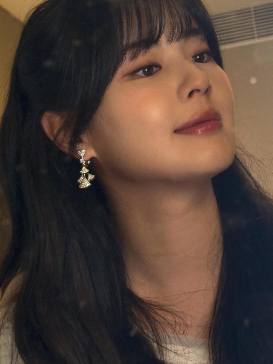 여운이 길게 번진 오후”…이선빈, 흐릿한 미소→잔잔한 감성 포착