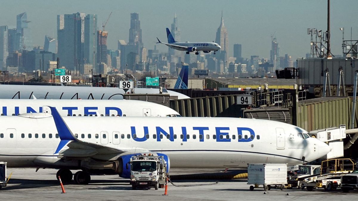 Companhias aéreas dos EUA começam a cobrar mais de viajantes individuais