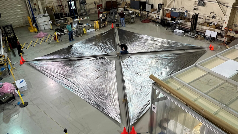 Spacecraft equipped with a solar sail could deliver earlier warnings of ...