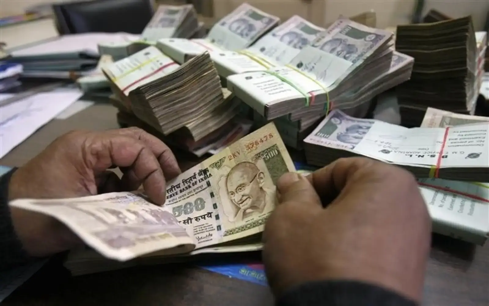 India Struggles to Stabilize Rupee Amid Oil Crisis