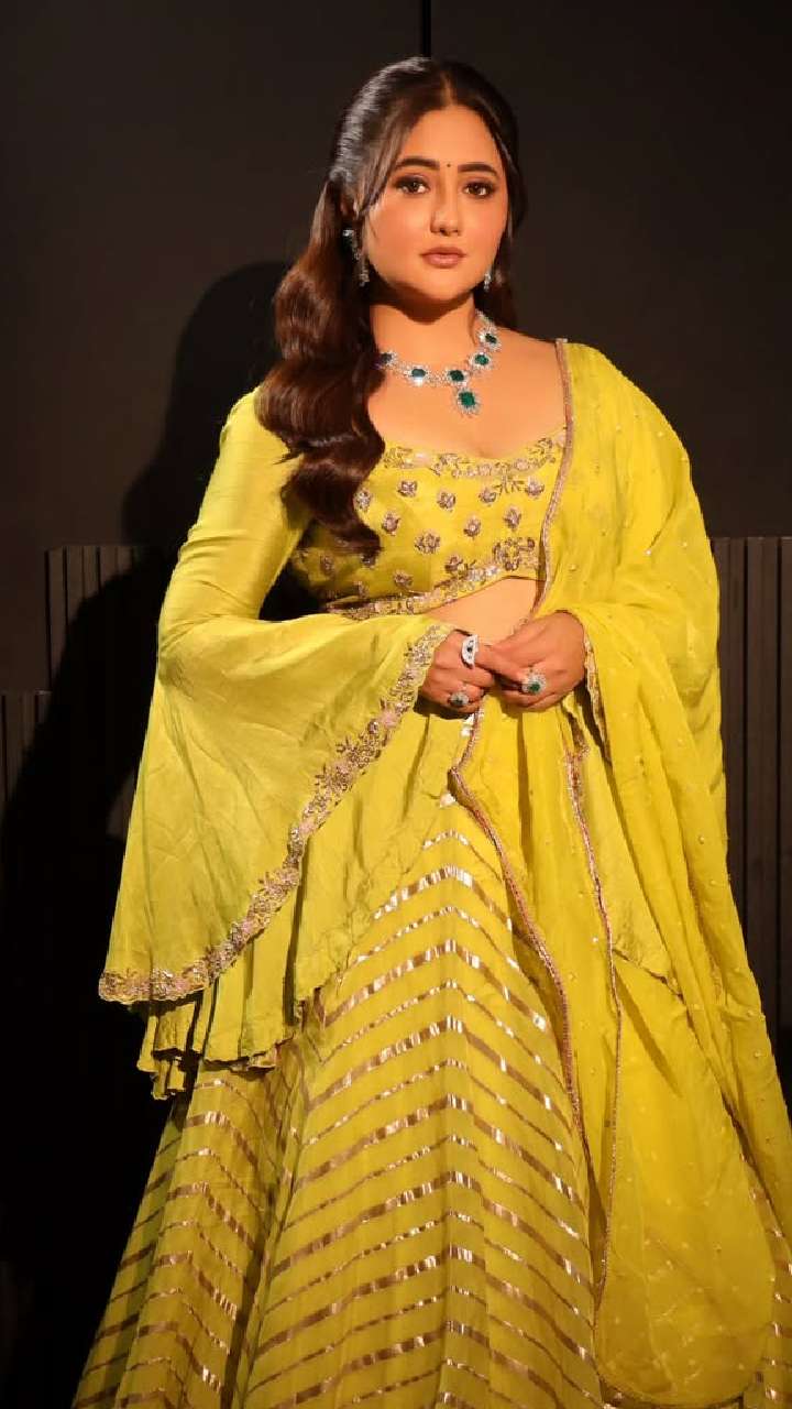 Vibrant Looks Of Rashami Desai For Chubby Women!
