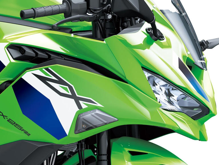 Ninja ZX-25RRが日本初上陸 高性能リヤサスなど専用装備を搭載