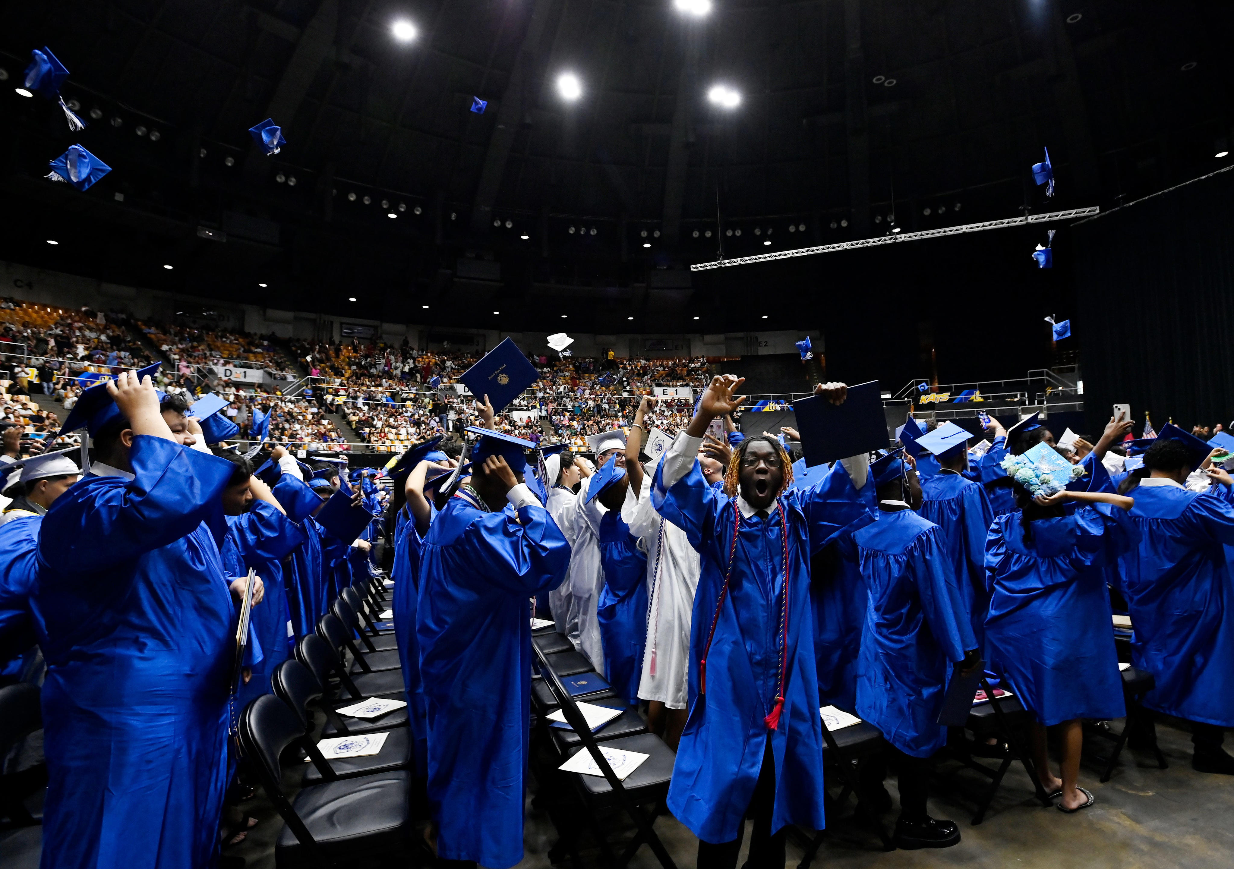 Tennessee 2024-25 graduation rates are out. See how your school ...