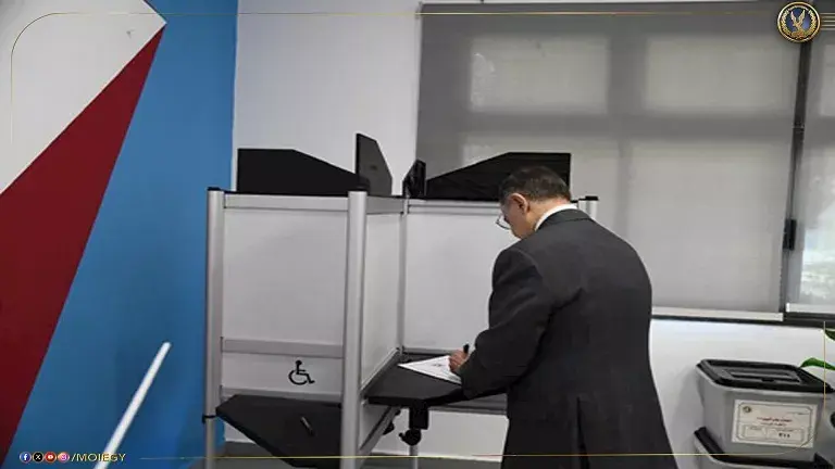 وزير الداخلية يُدلي بصوته في انتخابات مجلس الشيوخ