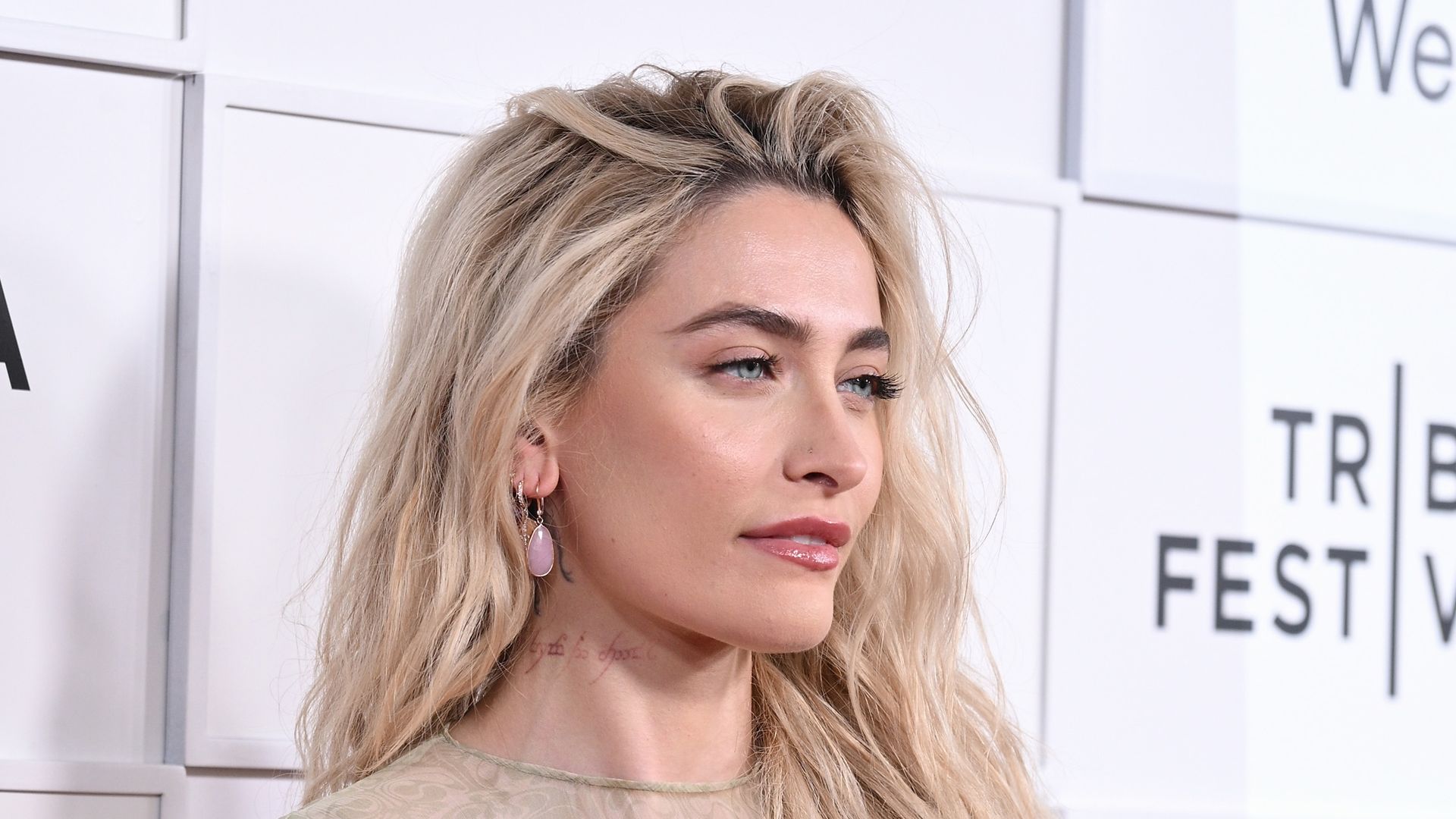 Paris Jackson takes jab at 'crying' paparazzi photos in social media