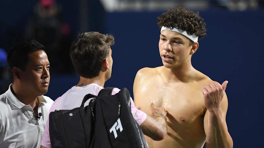 shirtless-ben-shelton-argues-with-flavio-cobolli-in-toronto