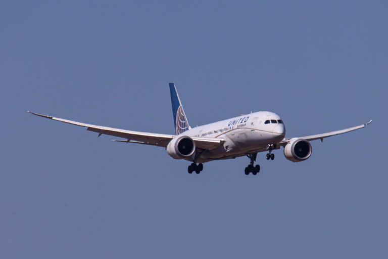 A United Boeing 787 suffered an engine failure, forcing it to dump fuel
