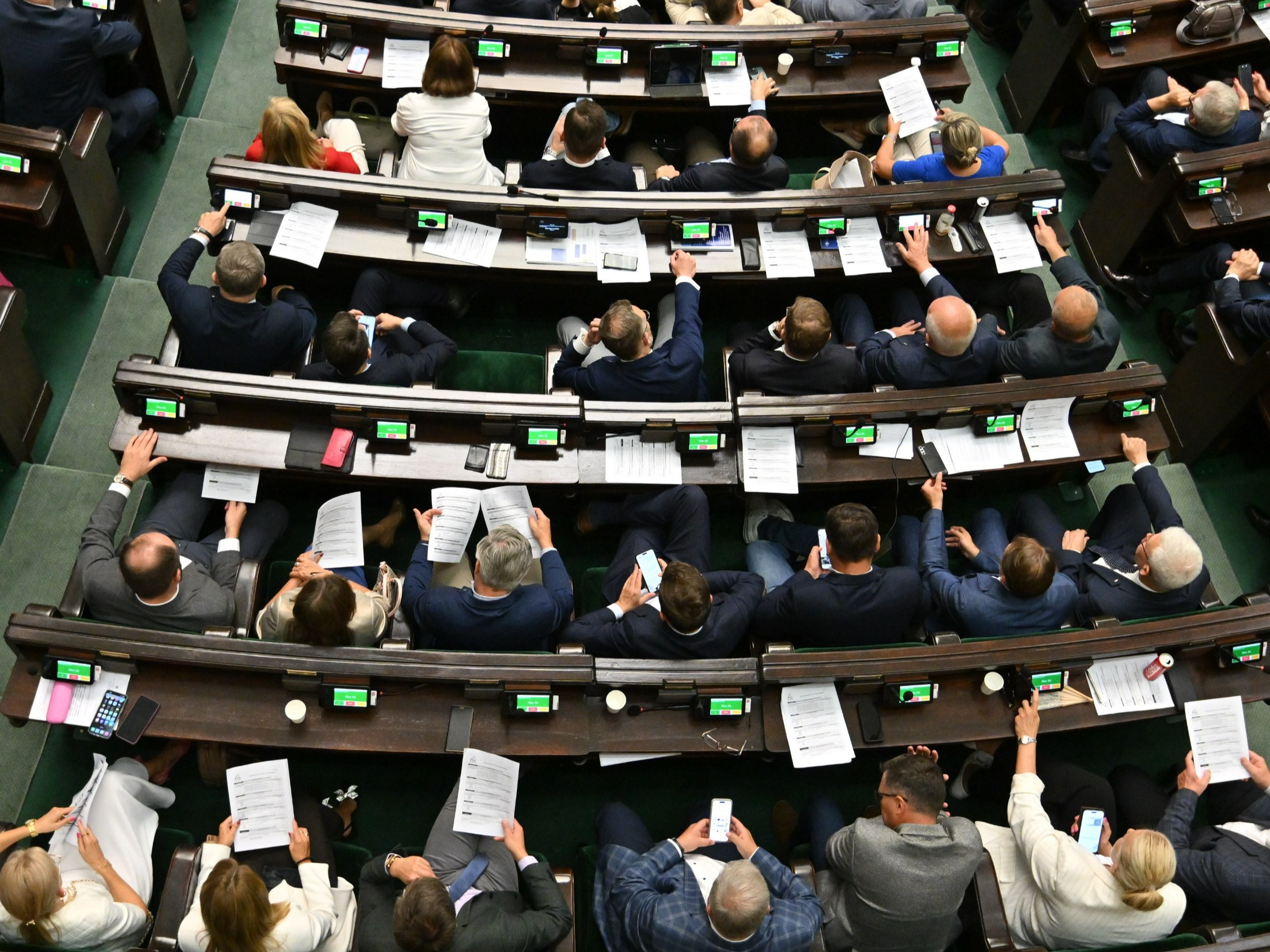 Zakaz sprzedaży alkoholu uderzył w restauracje sejmowe. Ponad 100 tys ...