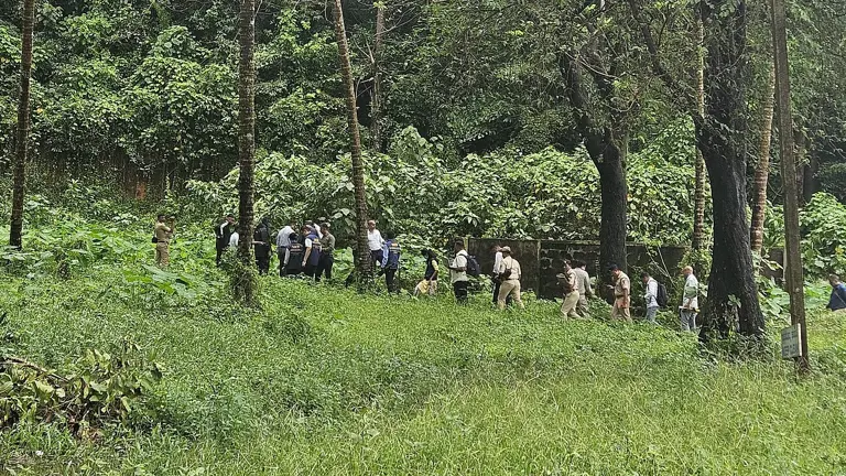 Karnataka News: Dharmasthala 'Mass Burial' Probe Takes U-Turn, SIT  Questions Masked Complainant