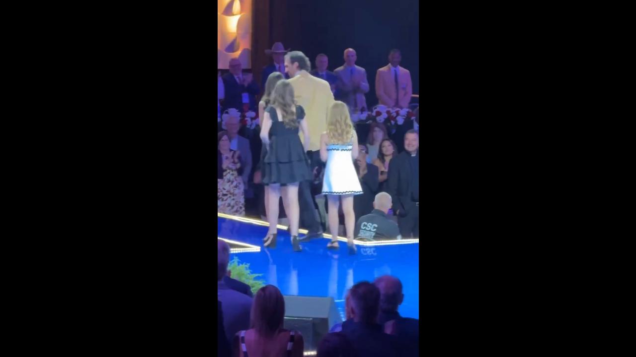 Jared Allen ripped his pants doing his signature “calf-roping” sack dance