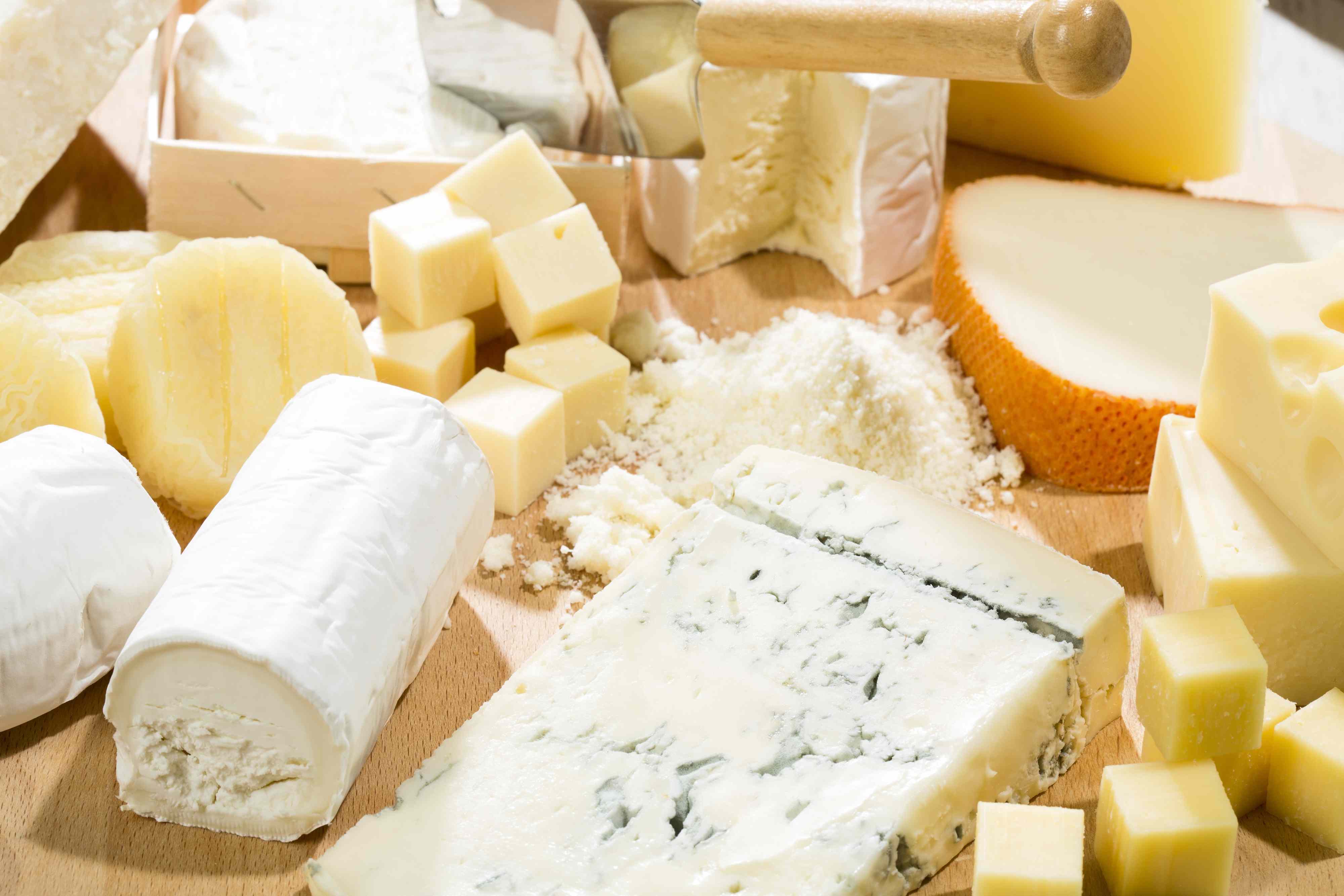 10 cheeses ranked from lowest to highest in carbs