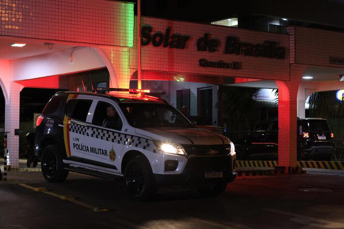 Uma das entradas do condomínio Solar de Brasília, onde mora o ex-presidente da República Jair Messias Bolsonaro (PL), que teve a sua prisão domiciliar decretada hoje pelo ministro do Supremo Tribunal Federal (STF) Alexandre de Moraes Foto: Wilton Junior/Estadão