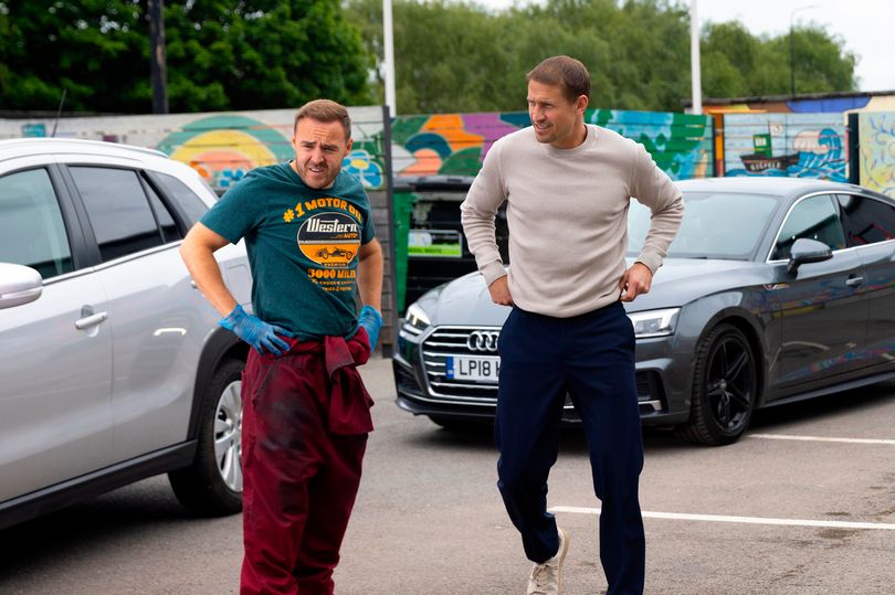 Tyrone almost catches Carl and Abi