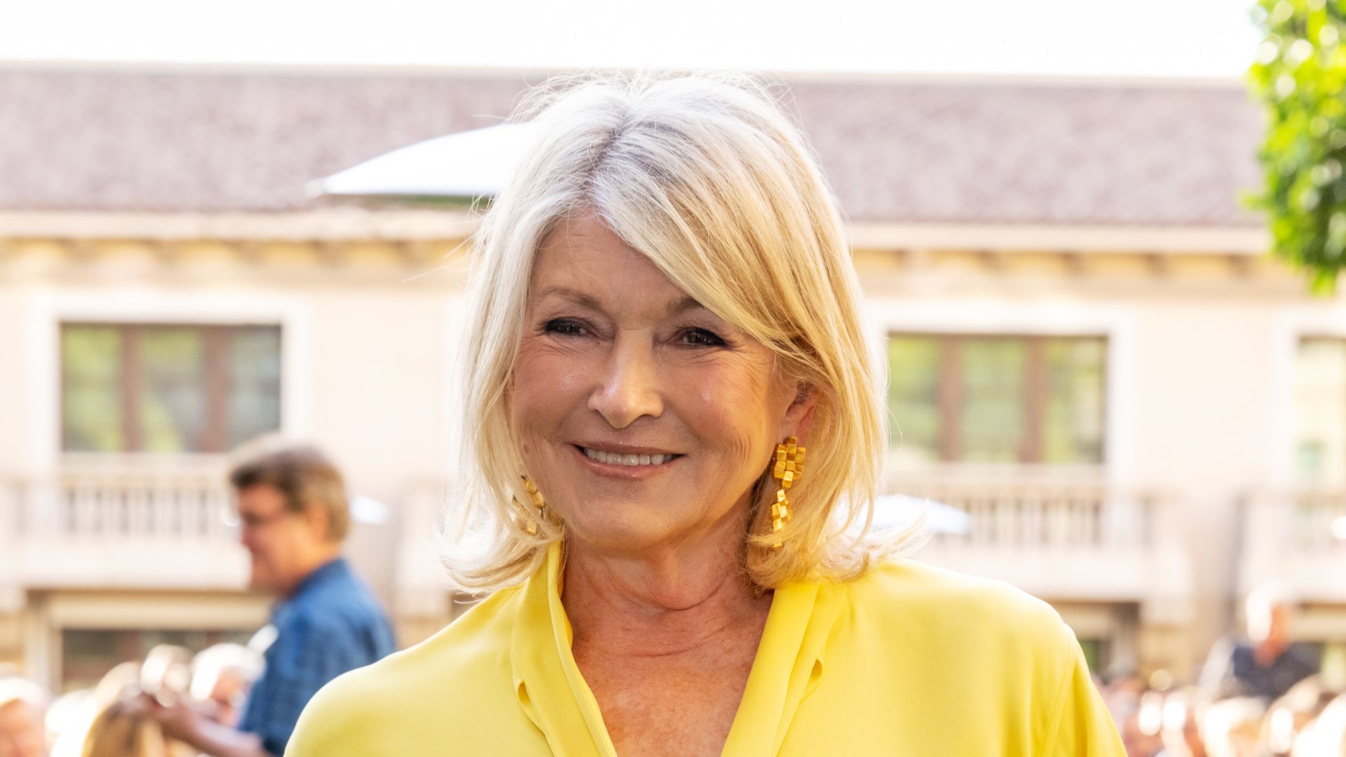 martha-stewart-s-net-worth-is-400-million-see-what-kind-of-mansion
