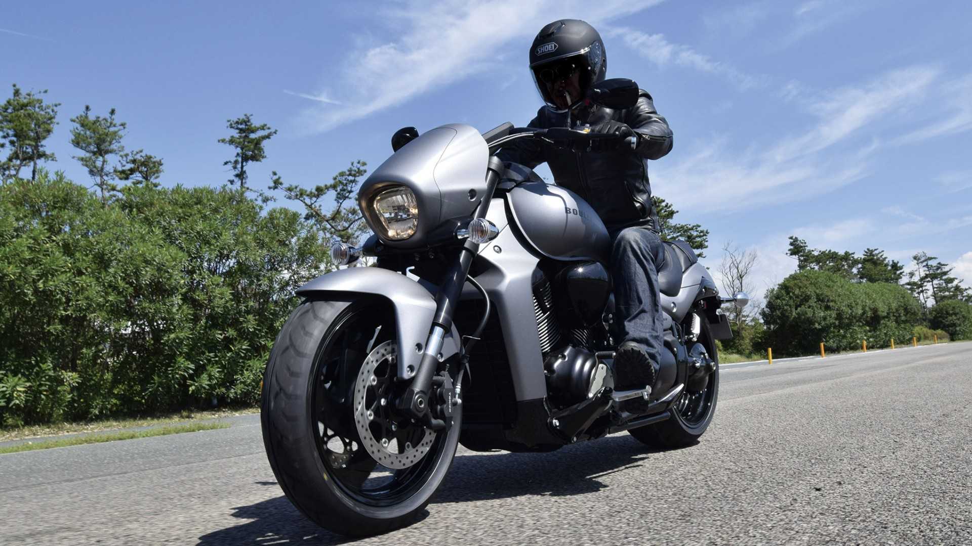 Suzuki Boulevard M109R top speed run front third quarter view