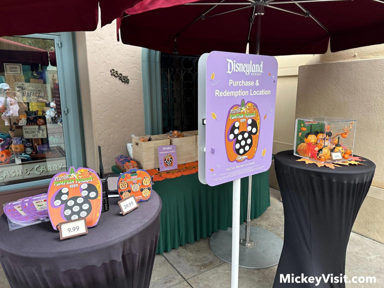 Disneyland's Daily Halloween Scavenger Hunt Returns Soon to Theme Parks ...