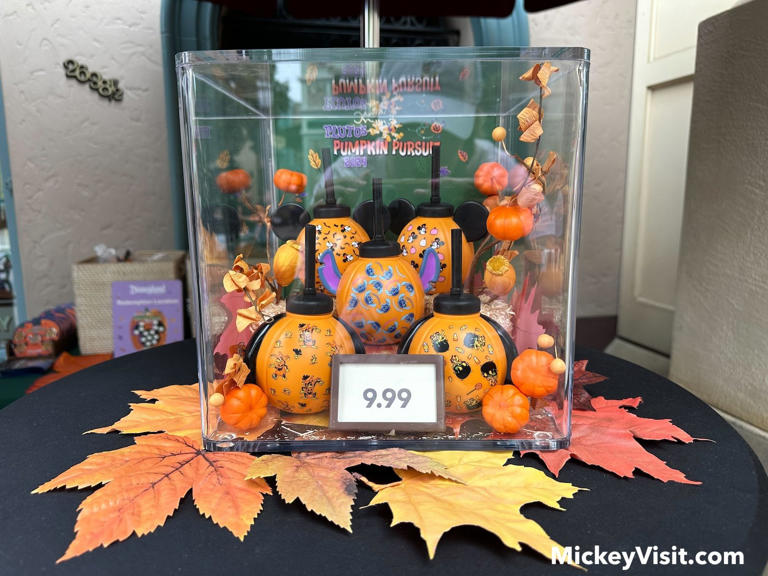 Disneyland's Daily Halloween Scavenger Hunt Returns Soon to Theme Parks ...
