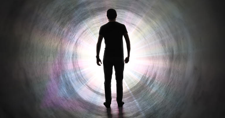 Woman clinically dead for 27 minutes scribbles down two words after waking