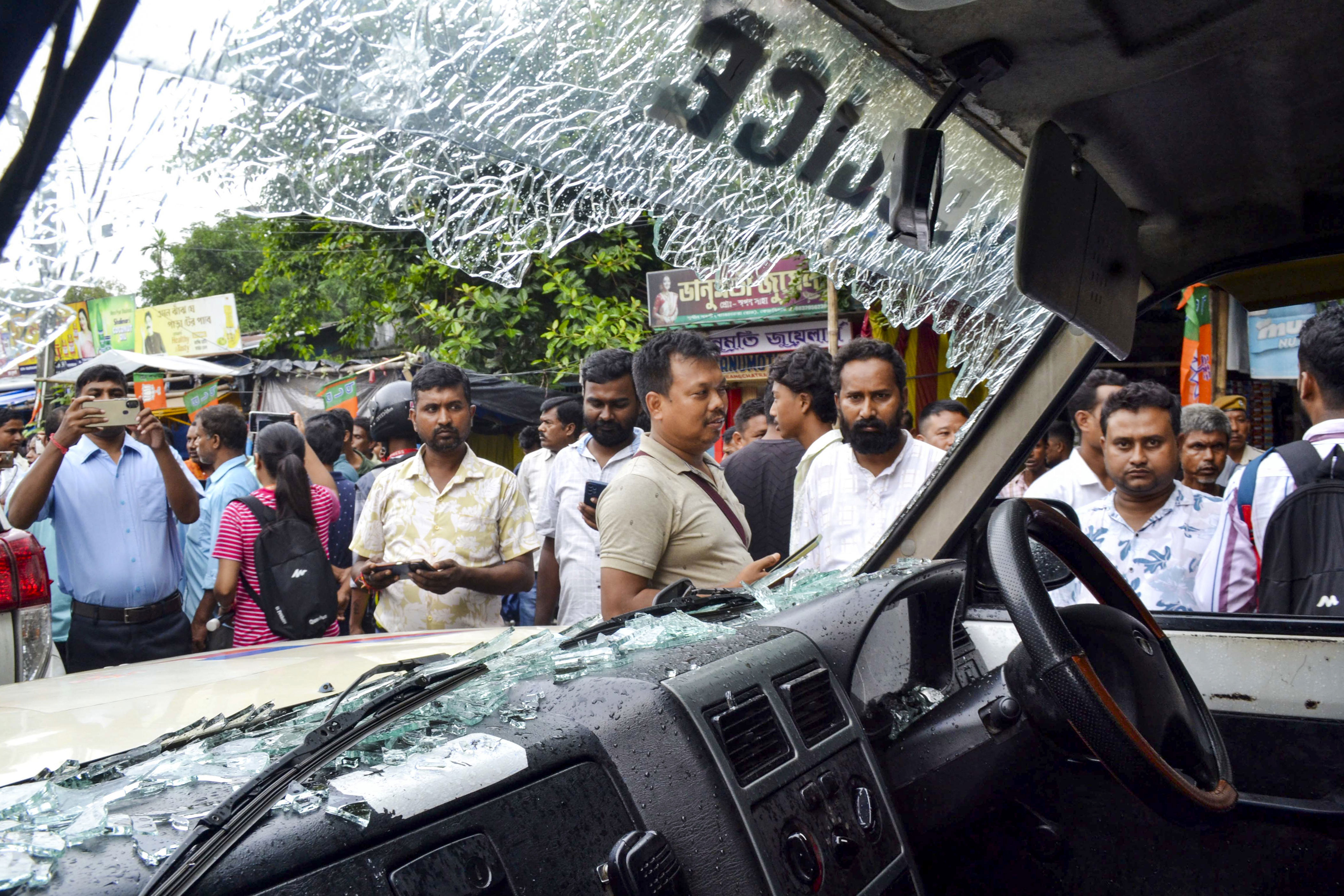 BJP leader Suvendu Adhikari s convoy attacked in Bengal #39 s Cooch Behar BJP leader Suvendu Adhikari s convoy attacked in Bengal #39 s Cooch Behar