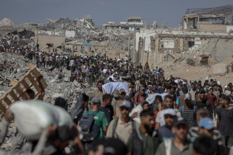 Des habitants de la bande de Gaza le 5&nbsp;août 2025.