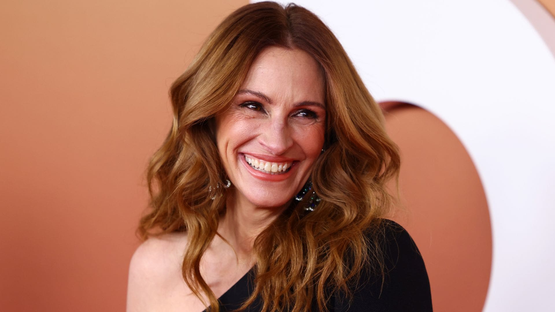 Julia Roberts' 20yearold son shows off his impressive skateboarding