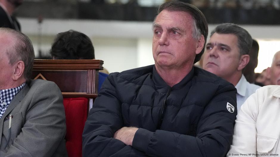 Quase metade dos valores recebidos por Bolsonaro vieram de doações por Pix