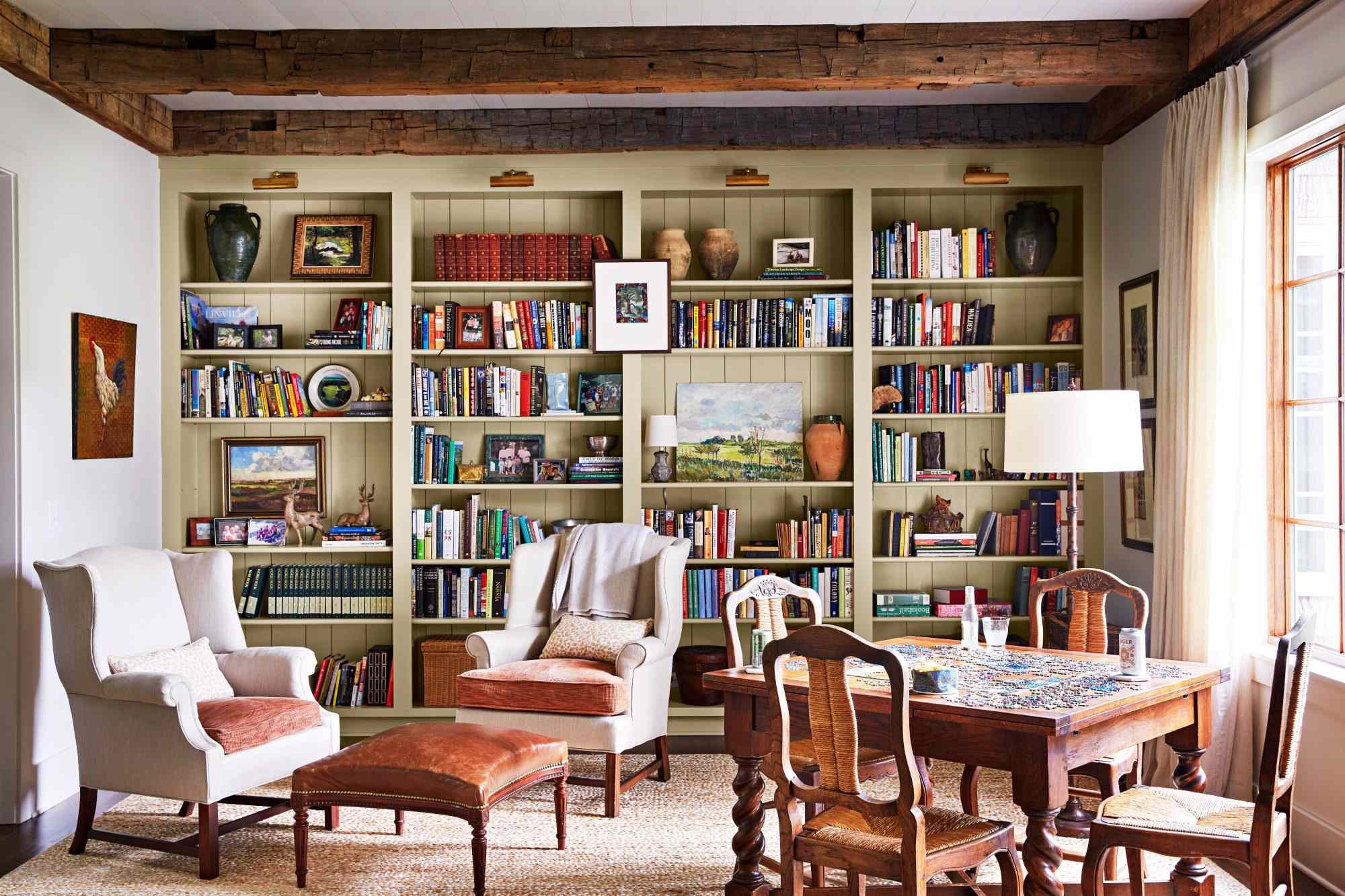This Designer-Approved Way To Organize Your Books Just Might Be The ...