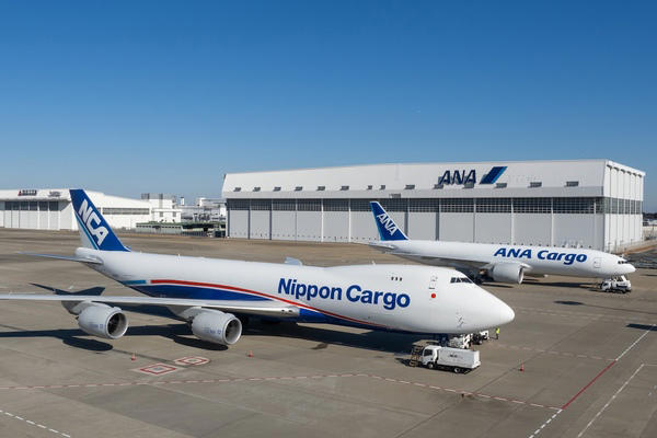 超巨大！ ジャンボ貨物機の中はまるで秘密基地でした