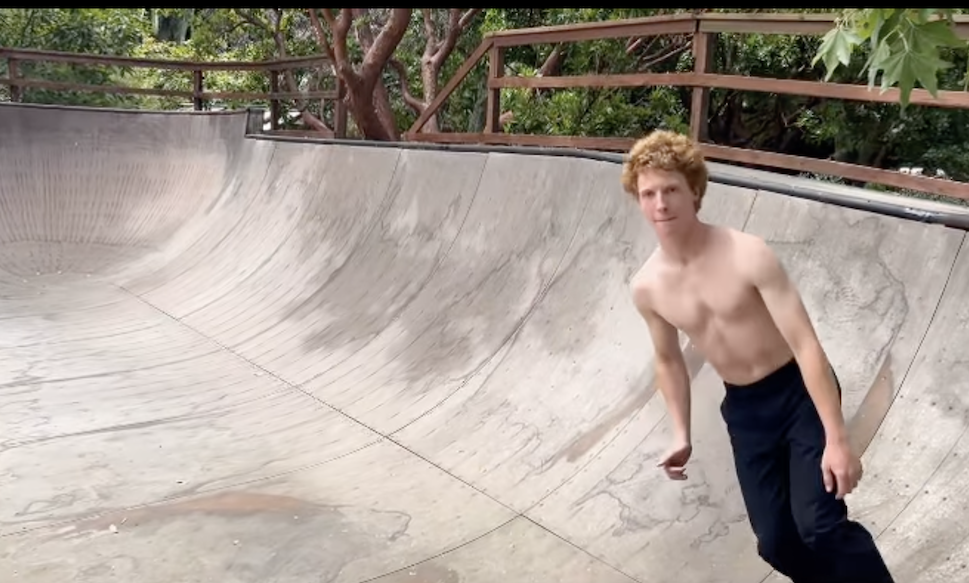 Julia Roberts' Son Phinnaeus, 20, Looks All Grown Up While Skateboarding