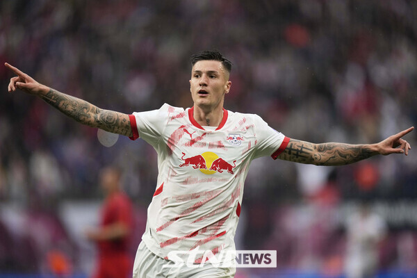 세슈코 유니폼 착용 사진