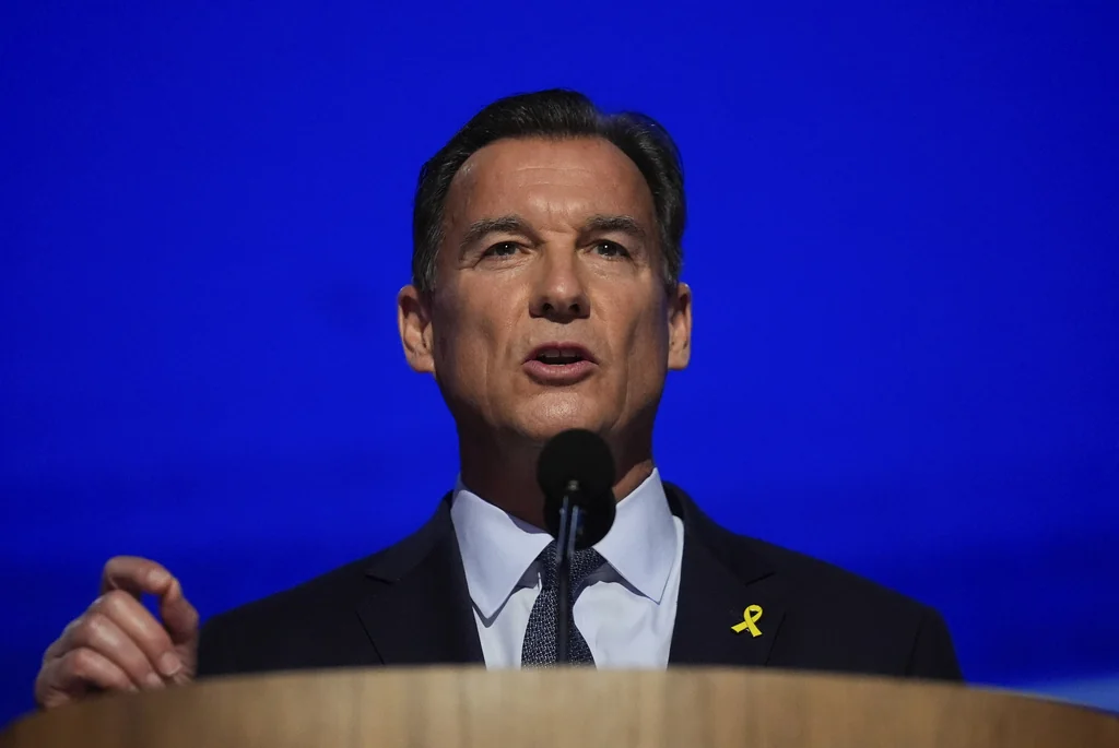 Tom Suozzi gains bipartisan support for bill pressing companies to make ...