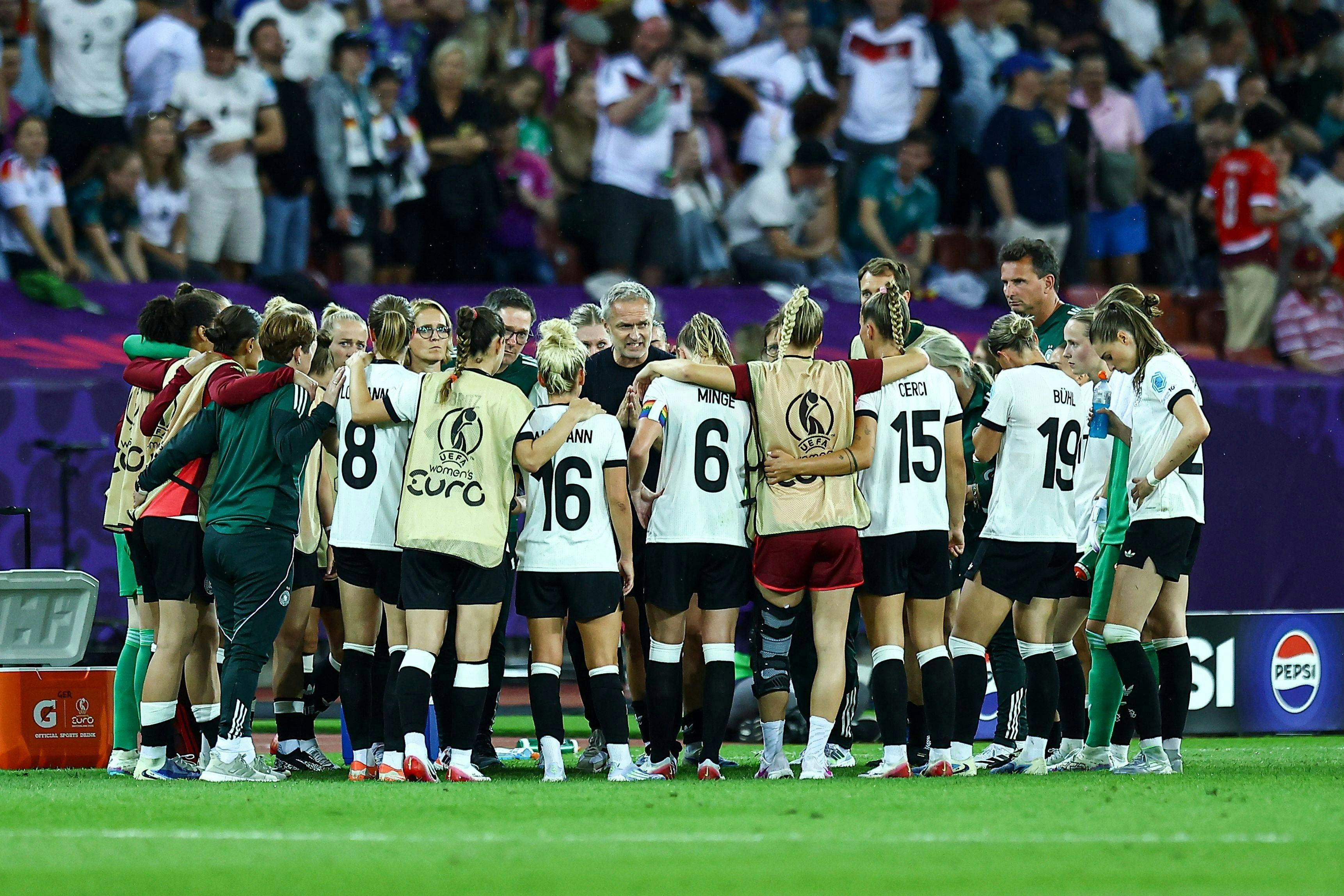 Titeltraum geplatzt: DFB Team scheitert im EM Halbfinale nach Titeltraum geplatzt: DFB Team scheitert im EM Halbfinale nach