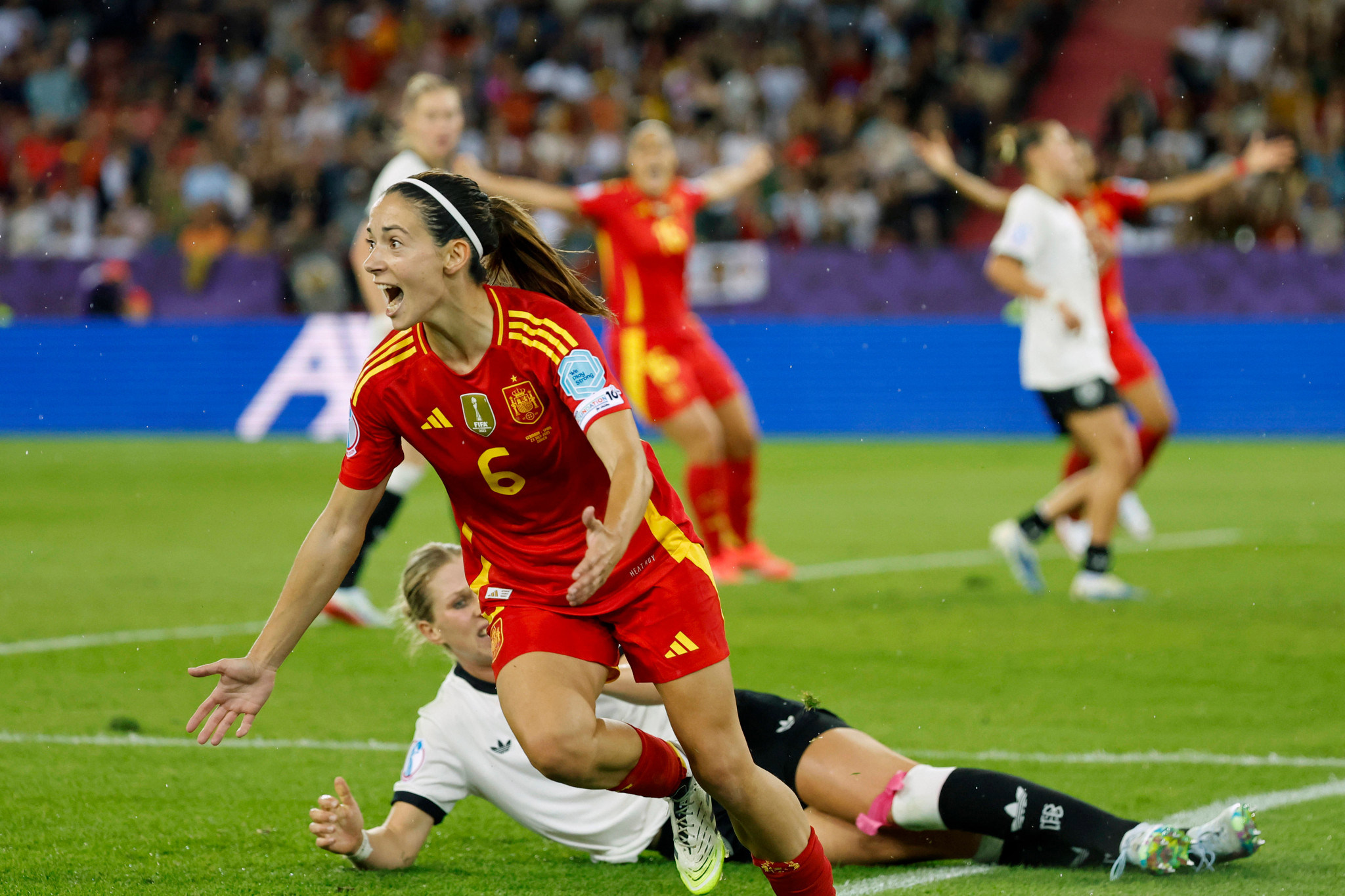 Im Moment des Triumphs zeigt Spaniens Weltfussballerin ihre wahre Grösse Im Moment des Triumphs zeigt Spaniens Weltfussballerin ihre wahre Grösse