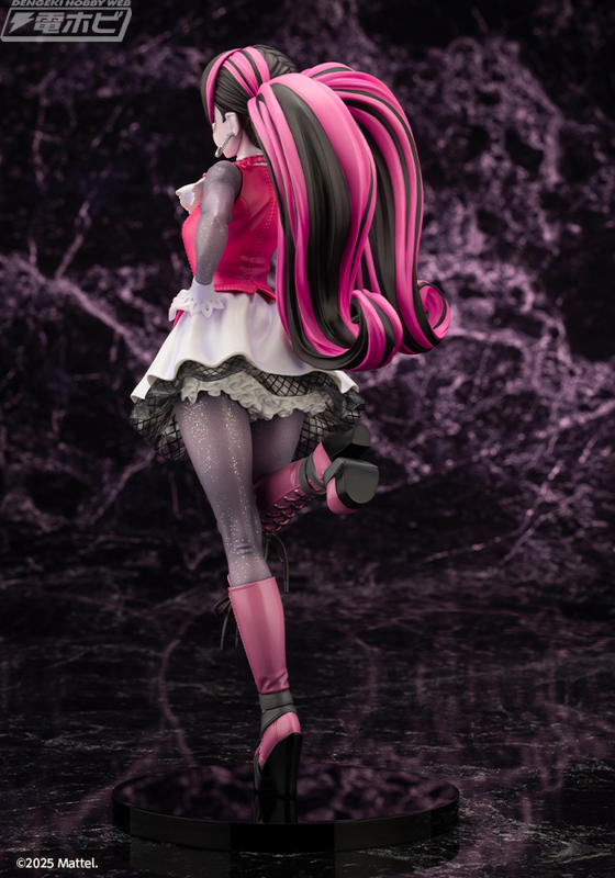 MONSTER HIGH』から、山下しゅんや氏が描き下ろしたドラキュラ娘