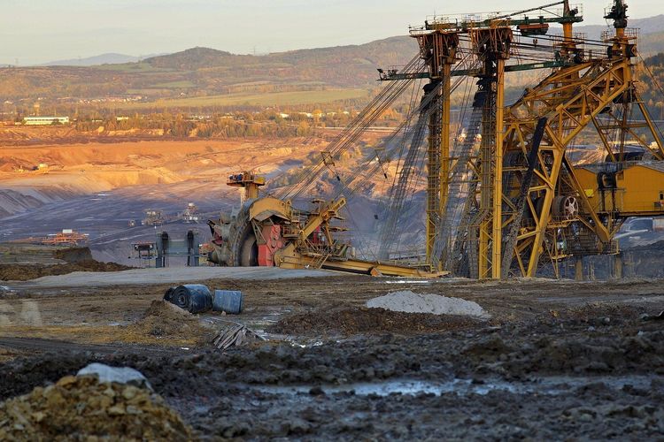 Tarik Investasi Tambang, Kepastian Hukum Jadi Kunci