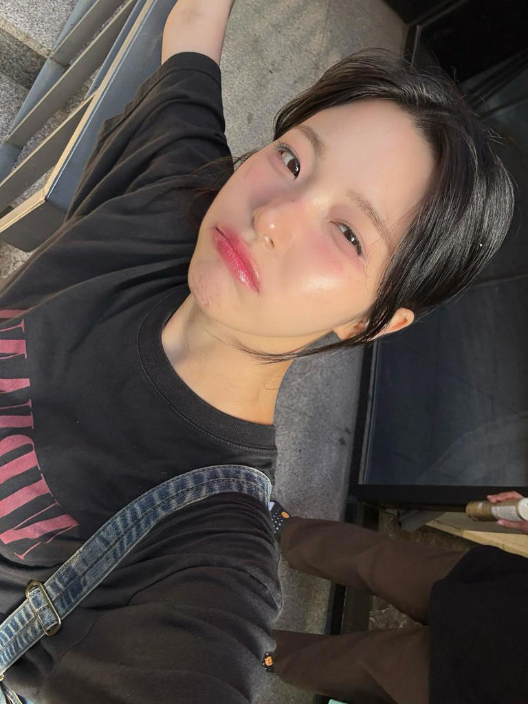 해가 뜨겁군”…백지헌, 여름 햇살 아래→솔직한 표정의 여운