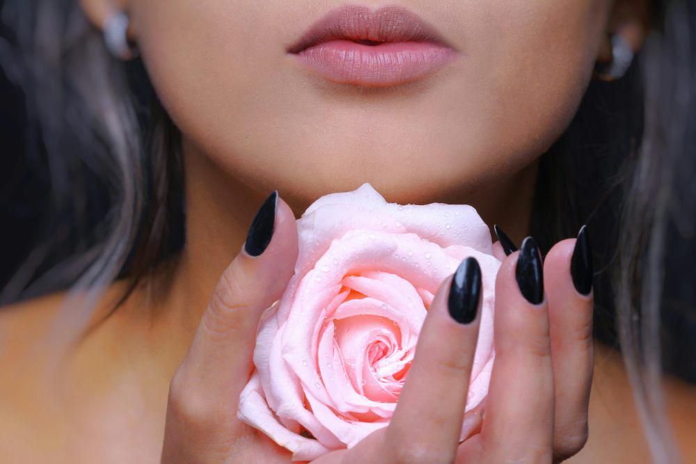 5 warna lipstik yang bikin tampak lebih muda, apa saja?