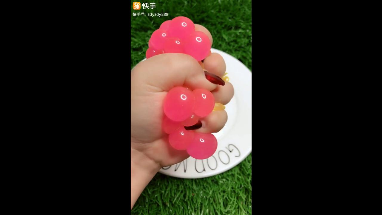 Satisfyingly Red Squishy Ball Play