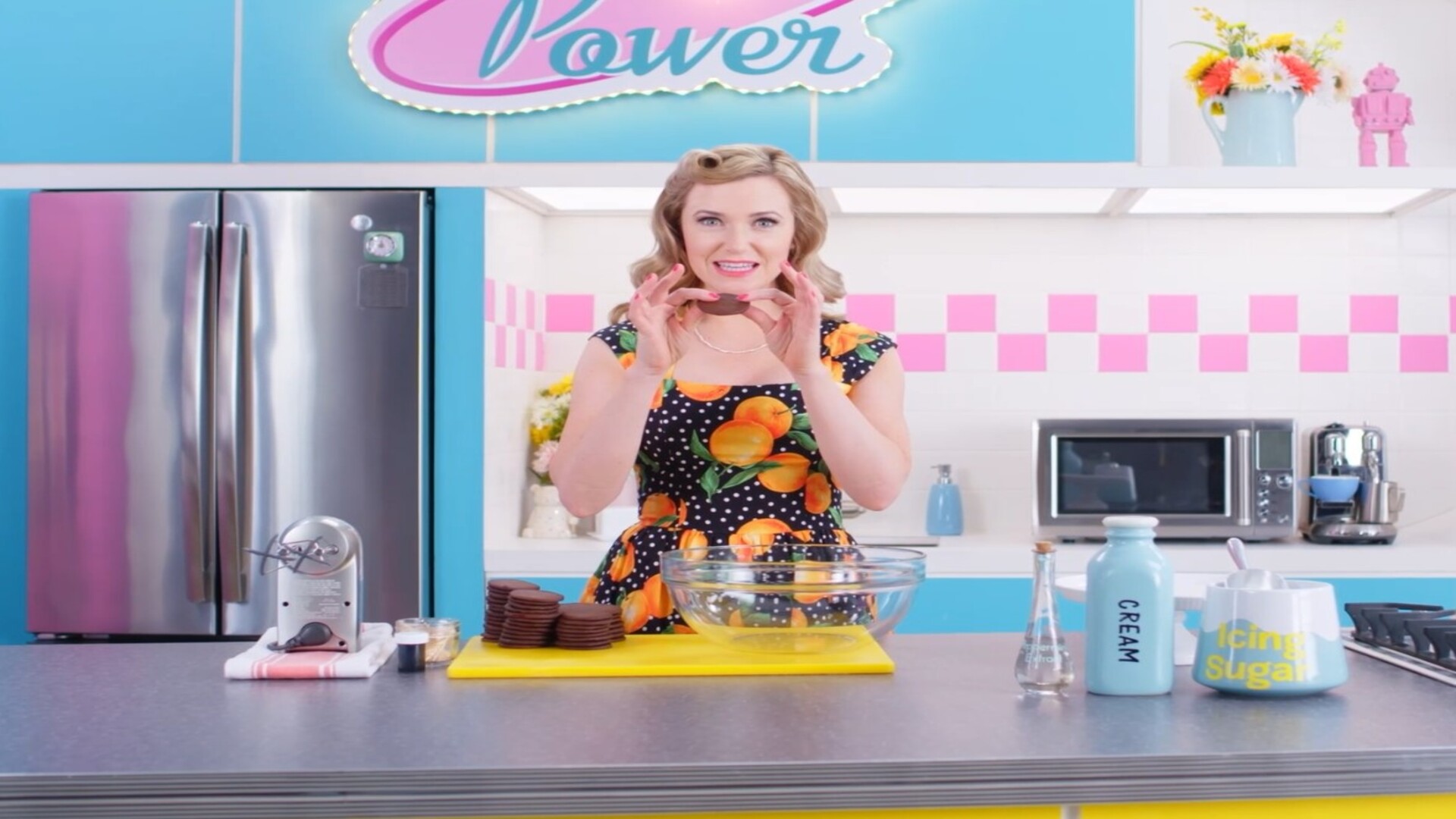 Pfefferminz-Schokoladen-Eiskasten-Kuchen mit selbstgemachten Waffeln