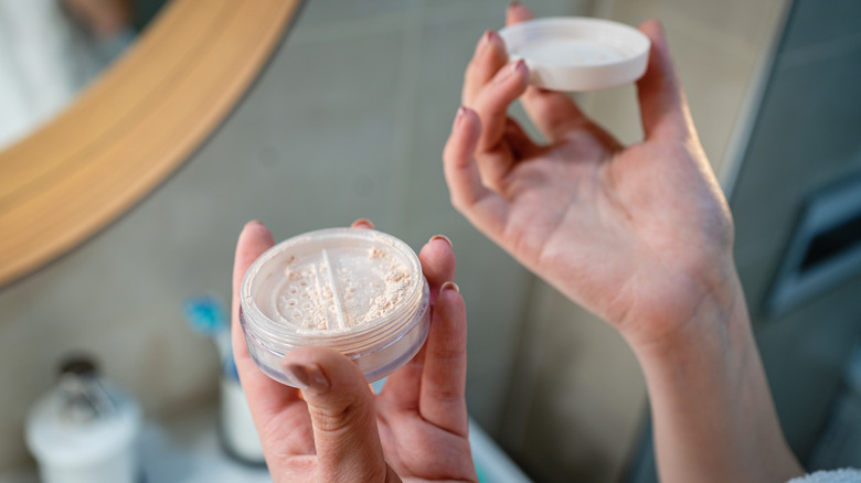 Our Guide To The Different Types Of Powder Foundation (& Top User-Rated ...
